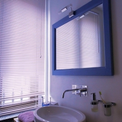 Specchio bagno azzurro